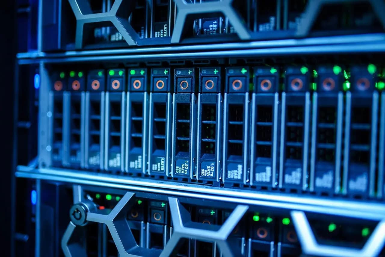 核心机房与基础设施保障